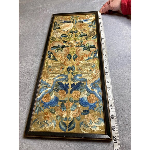 Beautiful 19th Century Chinese Silk on Silk Embroidery Panel - Custom Framed - Picture 7 of 8